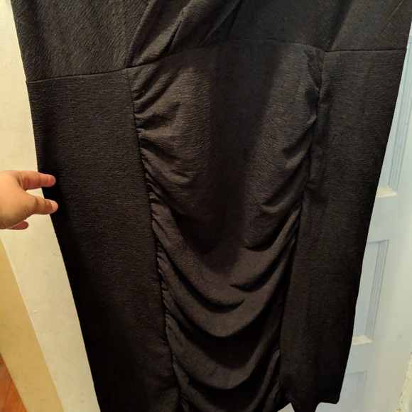 Black dress - Picture 3 of 6